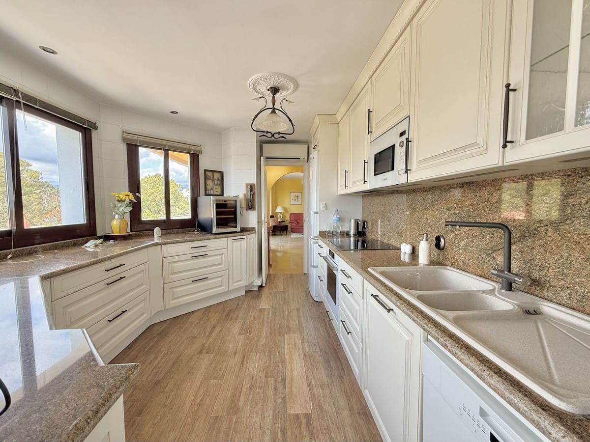 Exclusieve duplex-penthouse in Las Lomas de Marbella Club – panoramische zee- en bergzichten in Marbella - foto 12