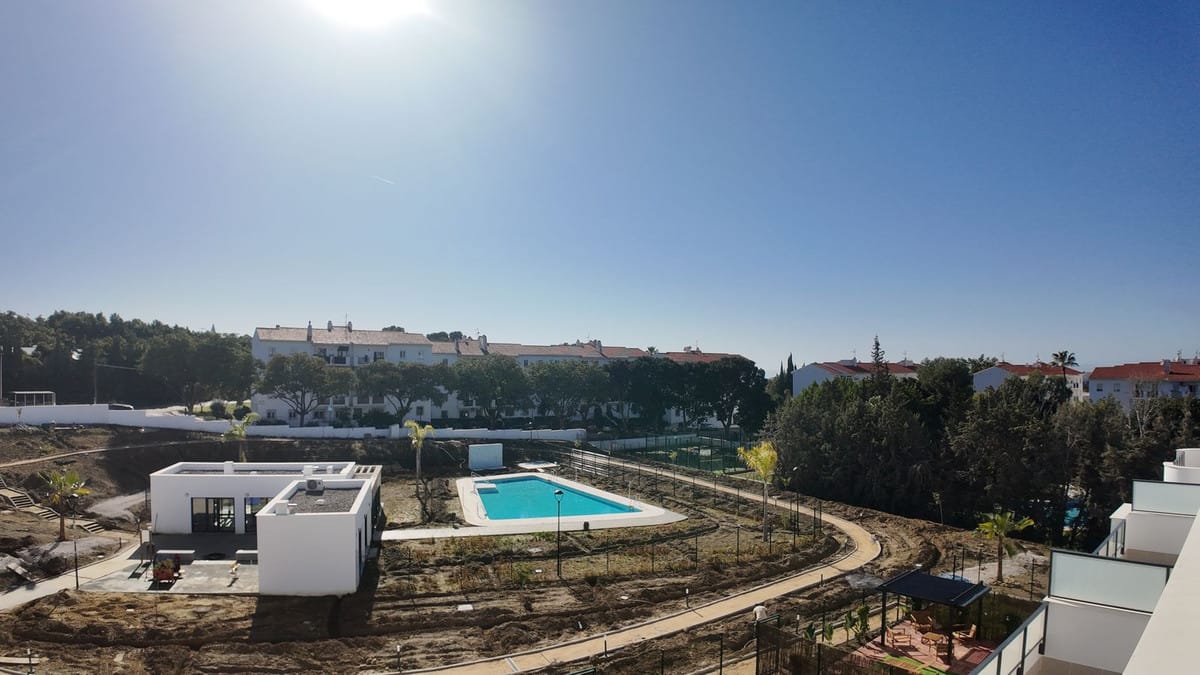 Instapklaar penthouse met drie slaapkamers in Aranya, Estepona in Estepona - foto 12