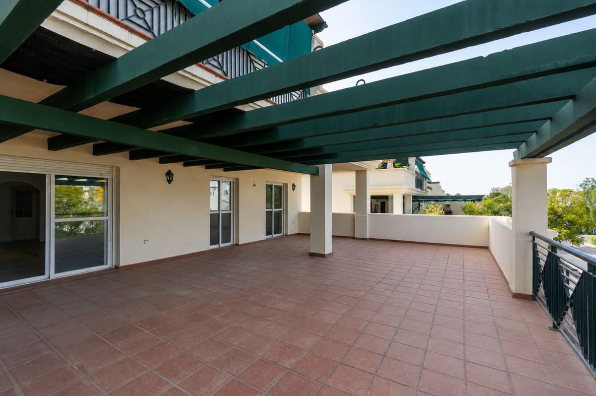 Drie-slaapkamer appartement in Nueva Andalucía met toeristische verhuurlicentie in Nueva Andalucía - foto 14