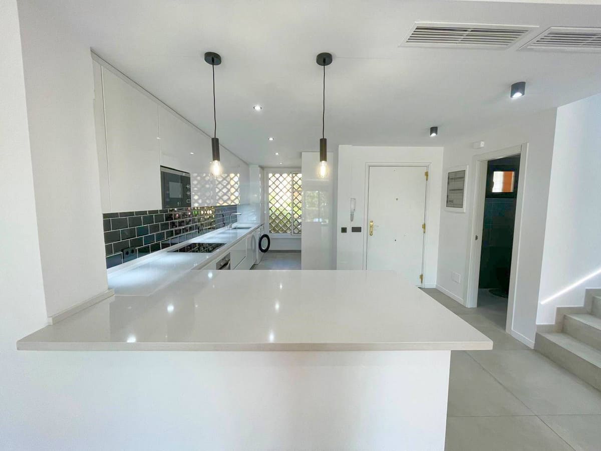 Gerenoveerde 3-slaapkamer stadswoning in El Paraiso (Málaga) in El Paraiso - foto 8