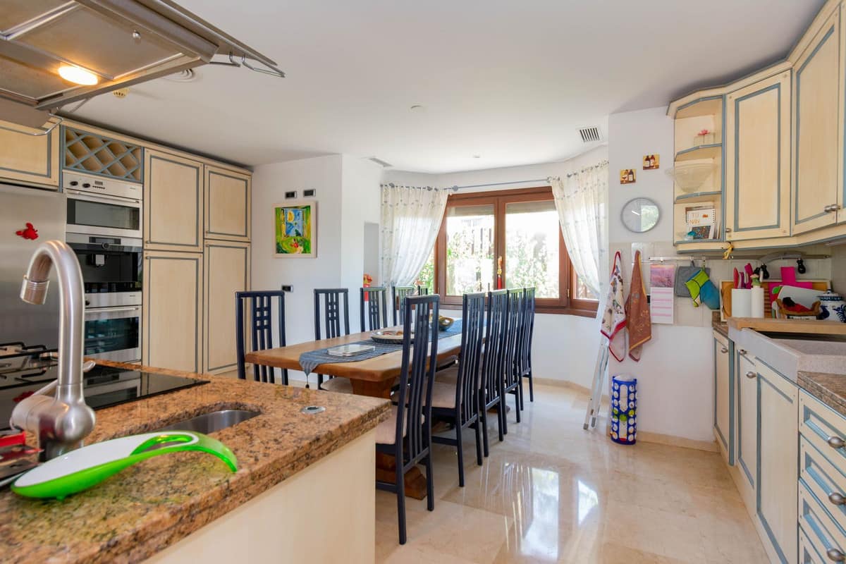 Villa met 4 slaapkamers in Estepona in Estepona - foto 11