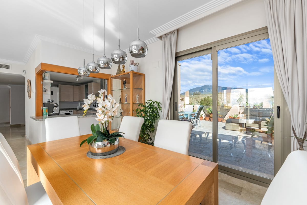 Drie-slaapkamer penthouse in Benahavís met panoramisch zeezicht in Benahavís - foto 6