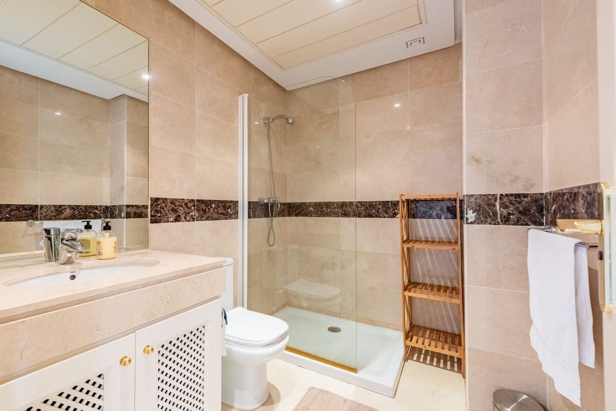 Drie-slaapkamer penthouse in Atalaya in Atalaya - foto 18