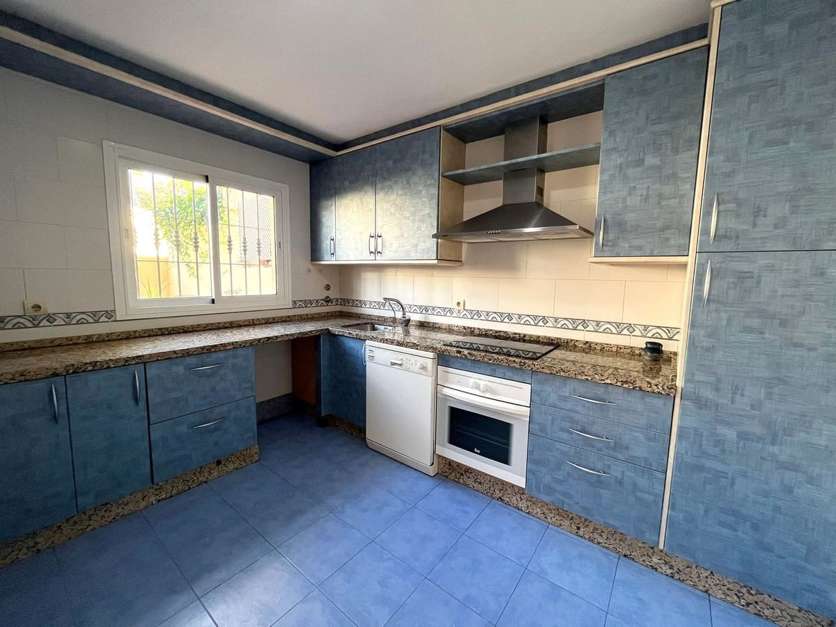 Drie-slaapkamerhuis in Estepona in Estepona - foto 12