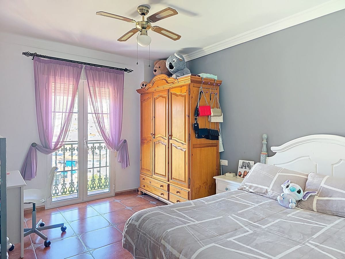 Prachtige villa met drie verdiepingen en spectaculair uitzicht in Canillas de Albaida in Canillas de Albaida - foto 20