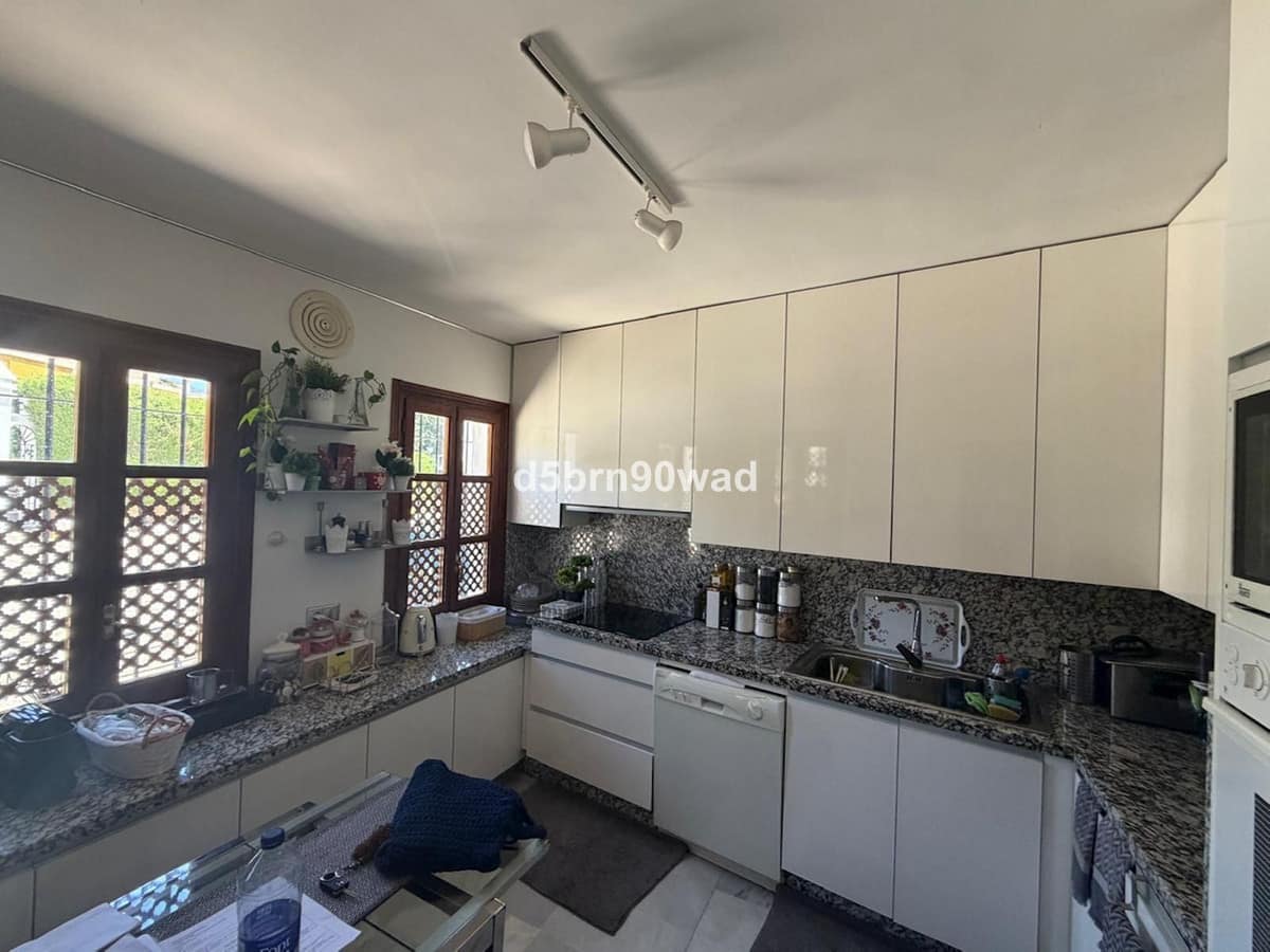 Traditionele 3-slaapkamer townhouse met zeezicht in Nagüeles, Marbella in Marbella - foto 7