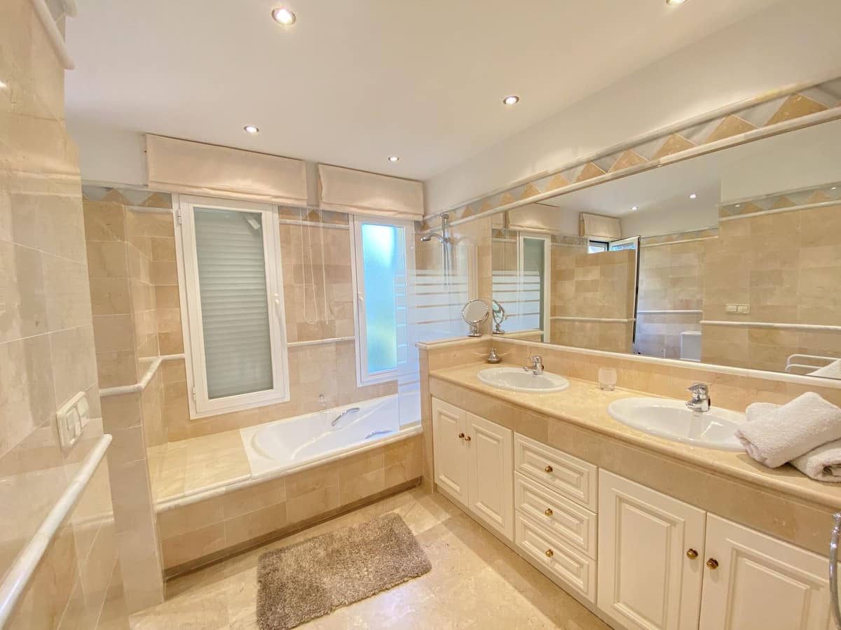 Drie-slaapkamer appartement in Elviria in Elviria - foto 9