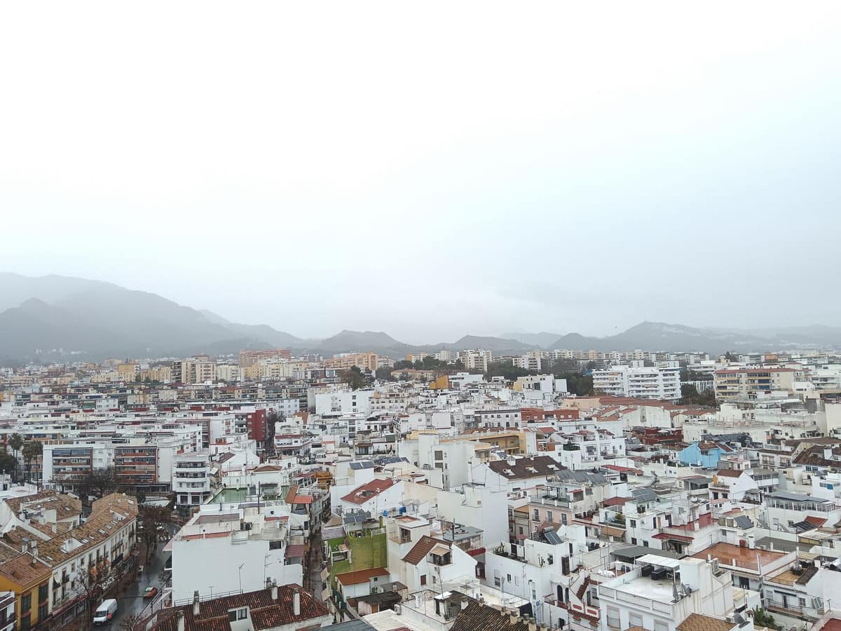 Drie-slaapkamer appartement in Marbella met zee- en bergzicht in Marbella - foto 2