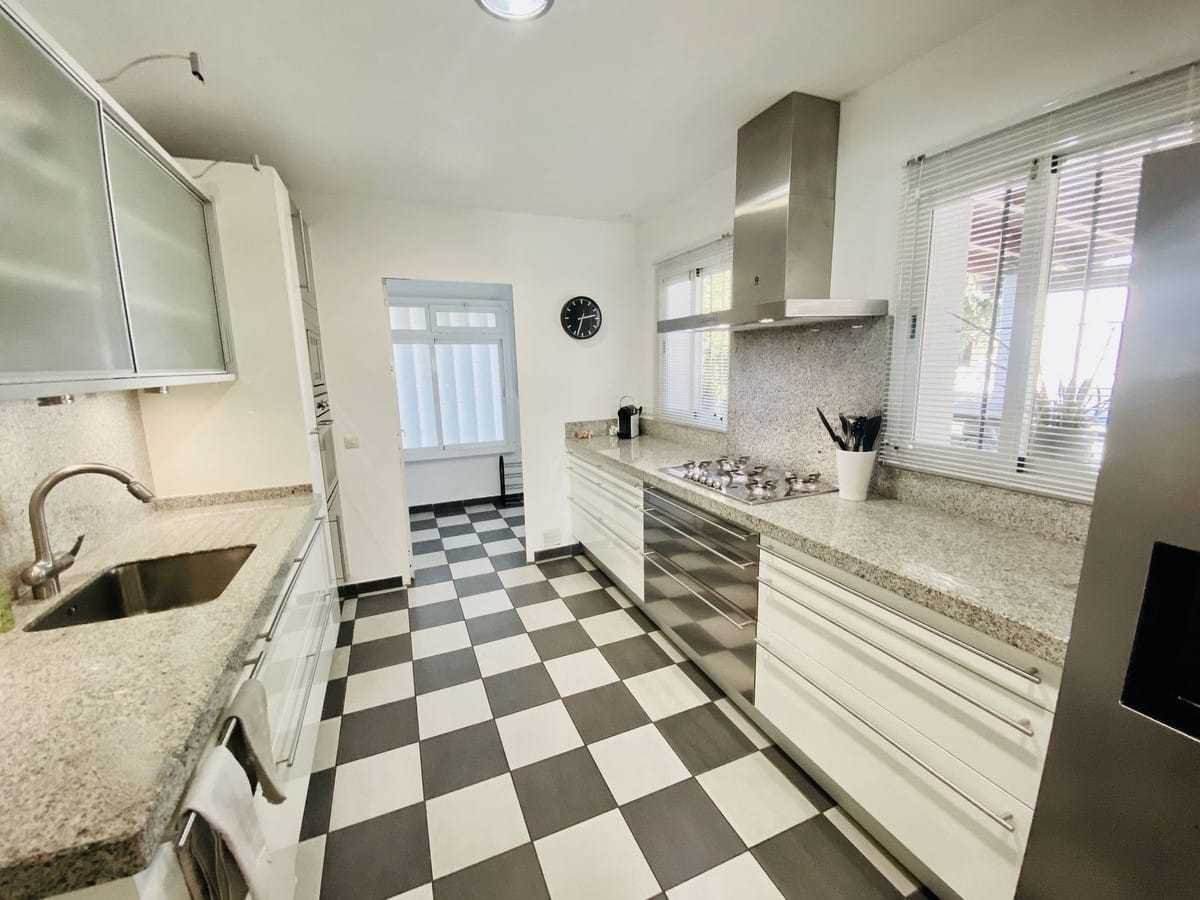 4-slaapkamer villa in Guadalmina Baja, Casasola-ontwikkeling in Guadalmina Baja - foto 13