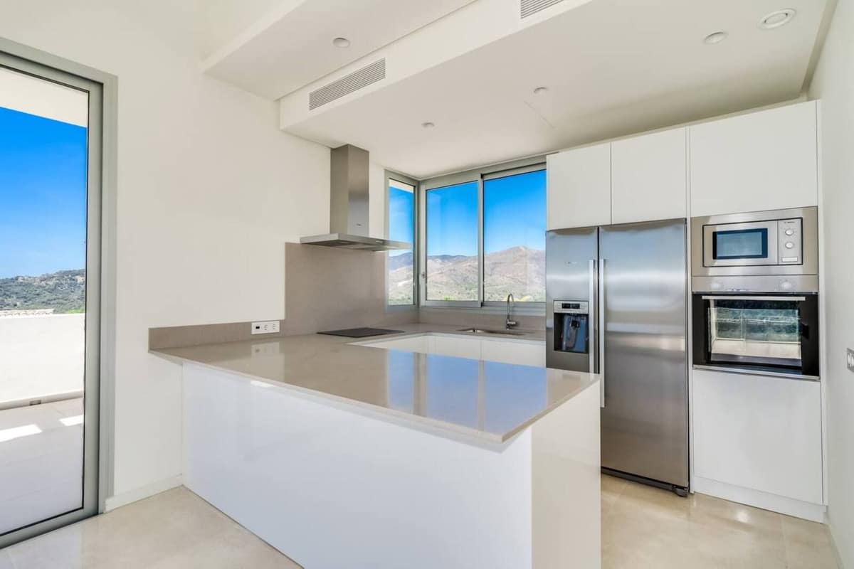 Luxueus 4-slaapkamer penthouse te koop in Marbella Club Hills, Benahavís in Benahavís - foto 9