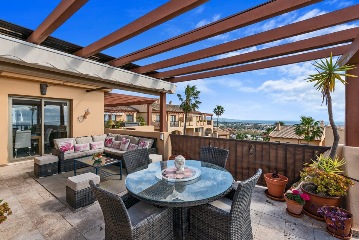 Drie-slaapkamer penthouse in Benahavís met panoramisch zeezicht in Benahavís - foto 7