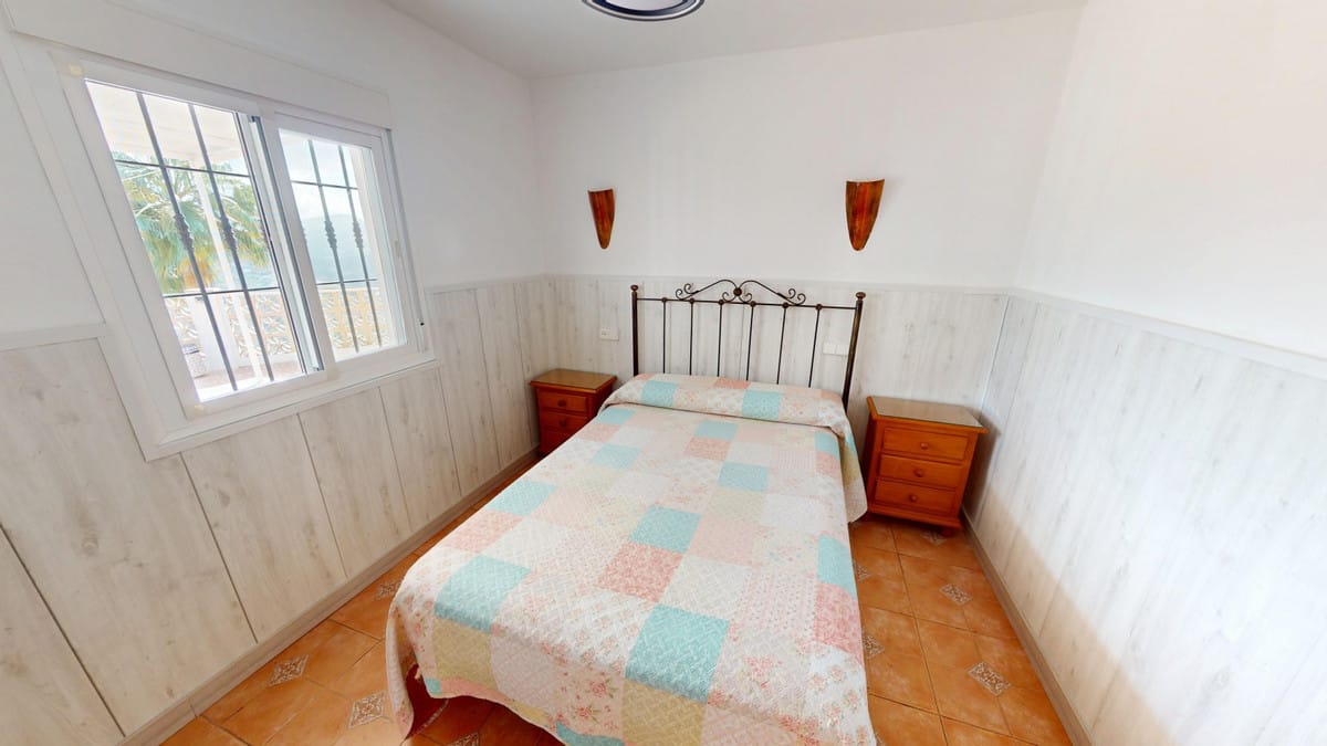 Huis met 3 slaapkamers in Sayalonga in Sayalonga - foto 9