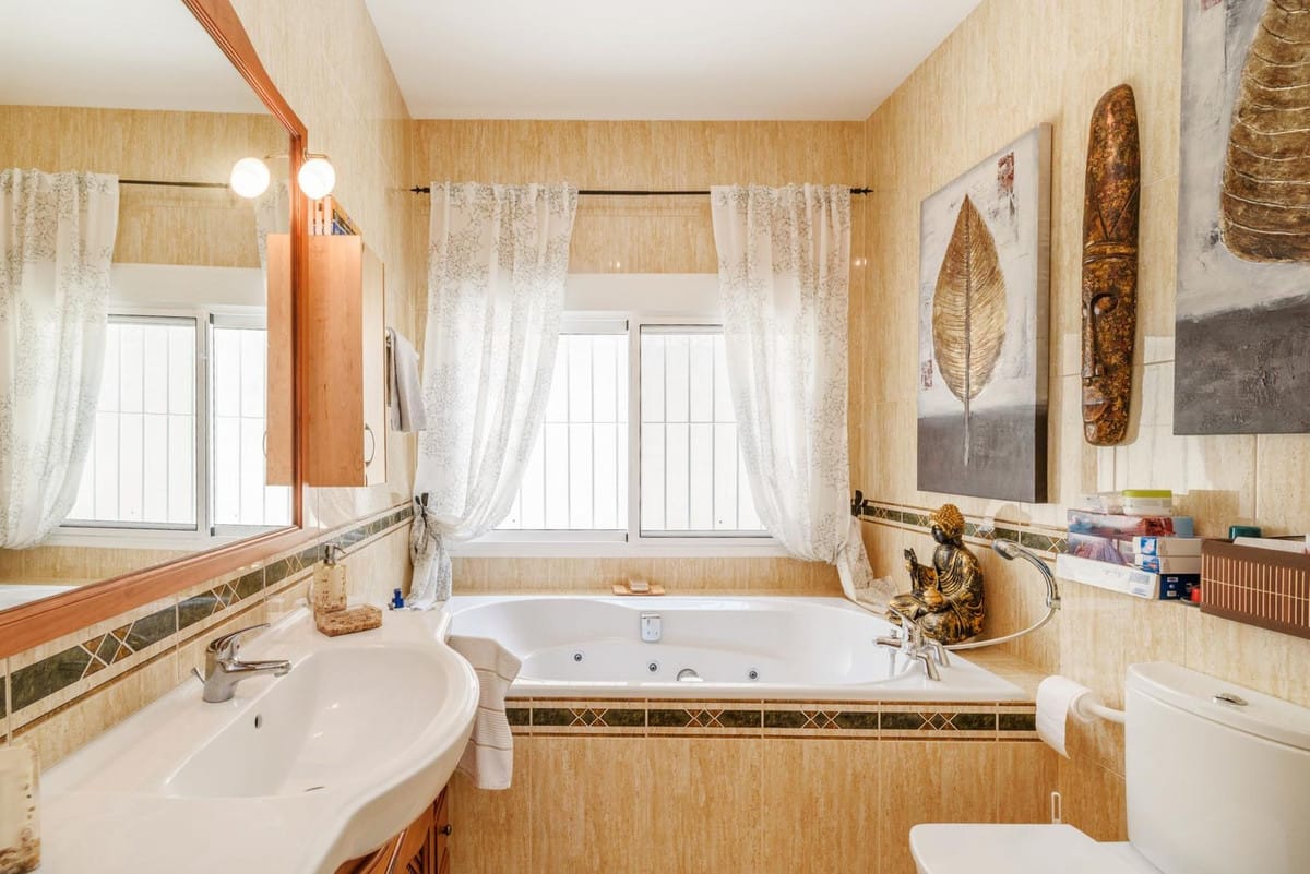 Villa met 5 slaapkamers en zeezicht in Estepona in Estepona - foto 11