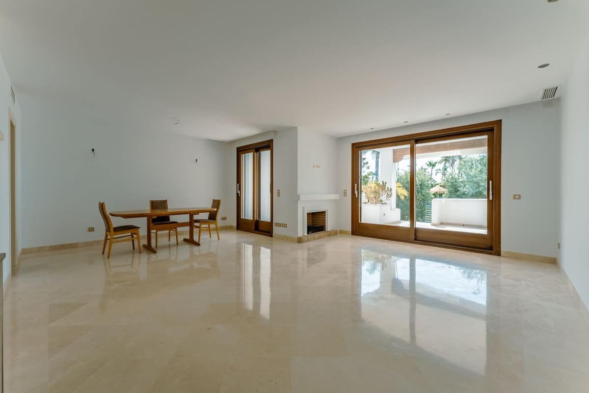 Drie-slaapkamer stadswoning in El Paraiso in El Paraiso - foto 3