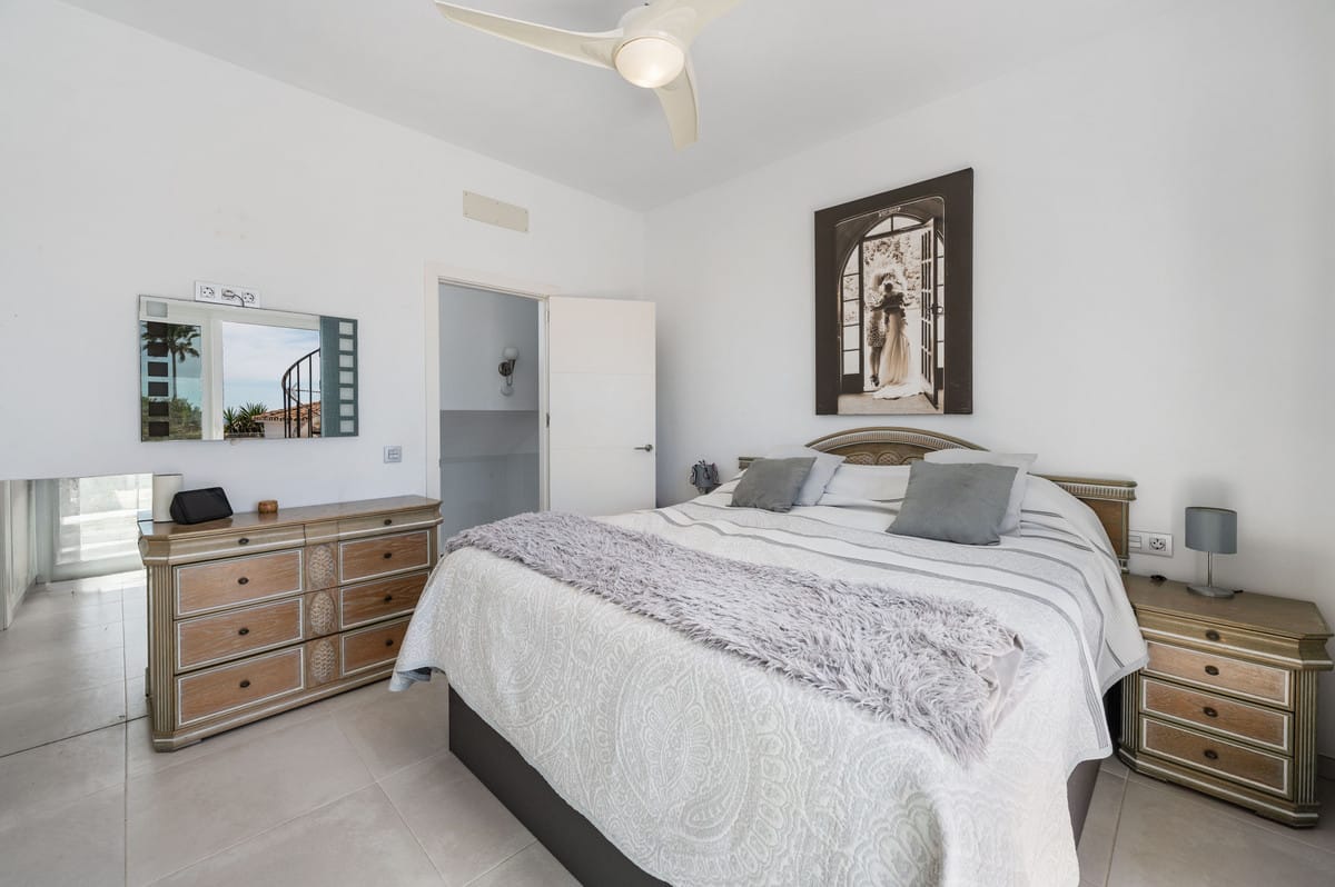 Moderne 3-slaapkamer villa in Estepona op loopafstand van het strand in Estepona - foto 12
