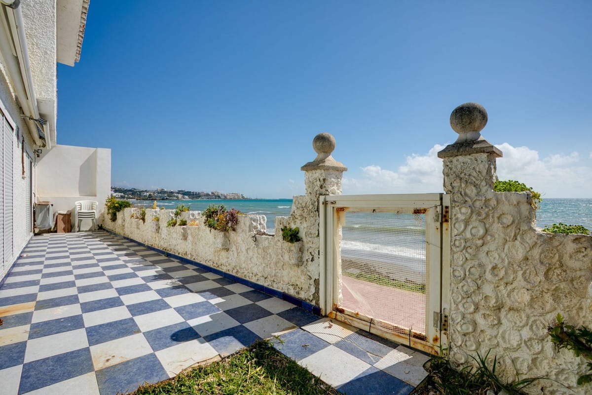 Vrijstaande villa met 3 slaapkamers aan zee in Estepona in Estepona - foto 14
