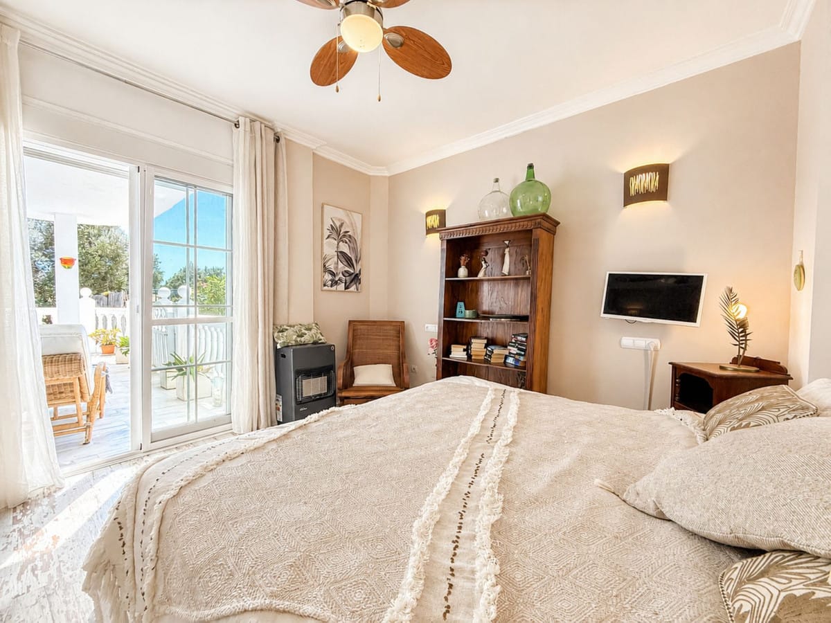 Gelijkvloers appartement met privéterras en tuin aan Estepona Golf in Estepona - foto 12