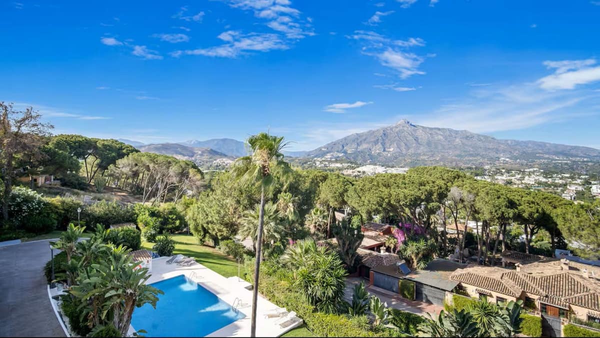 Drie-slaapkamer appartement in Nueva Andalucía met zee- en bergzicht in Nueva Andalucía - foto 11