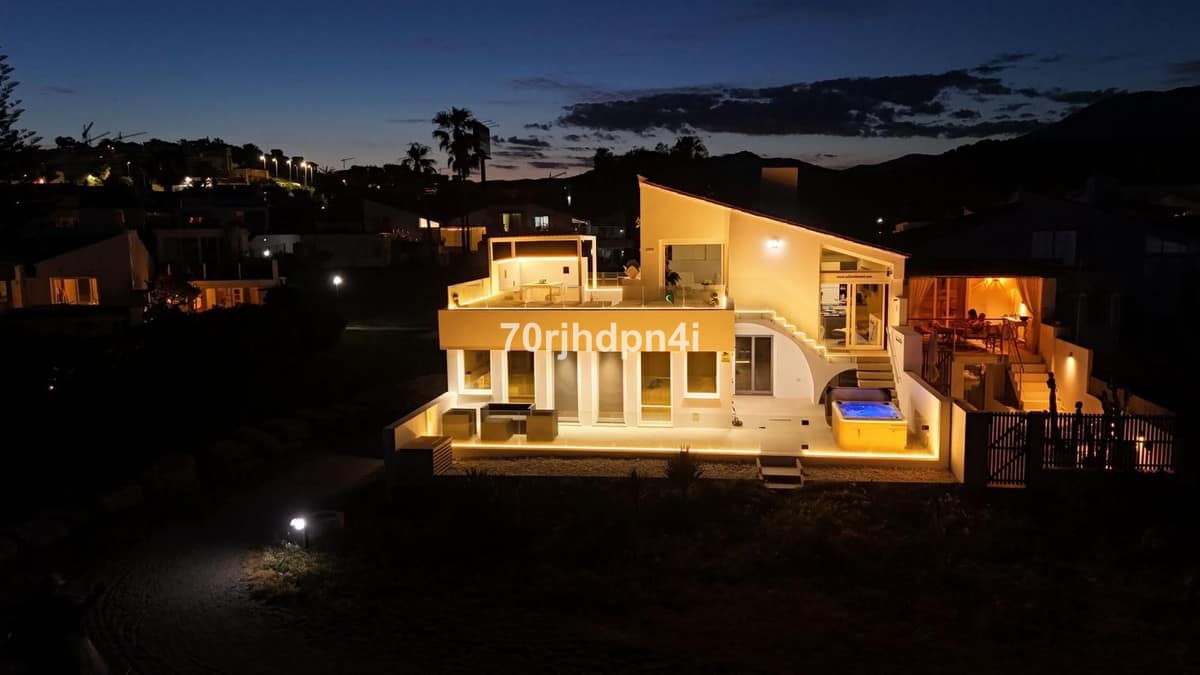 4-slaapkamer villa aan het strand in Estepona – gerenoveerd in 2021 in Estepona - foto 2