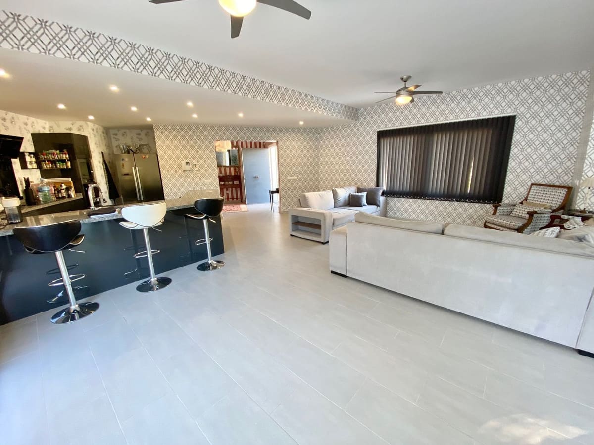 Villa te koop in El Faro, Mijas – 4 slaapkamers, 4 badkamers, 300 m² in Mijas - foto 7