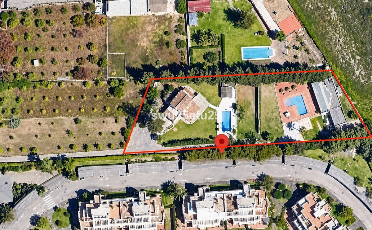 7 bedroom Plot in Estepona in Estepona - foto 2