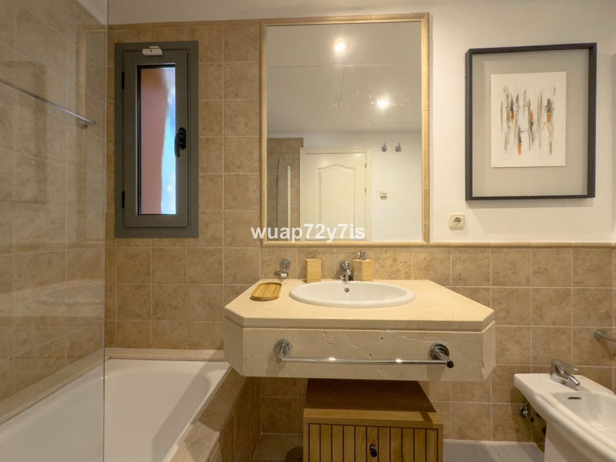 Begane grond appartement met 3 slaapkamers in Benatalaya, Estepona in Estepona - foto 19