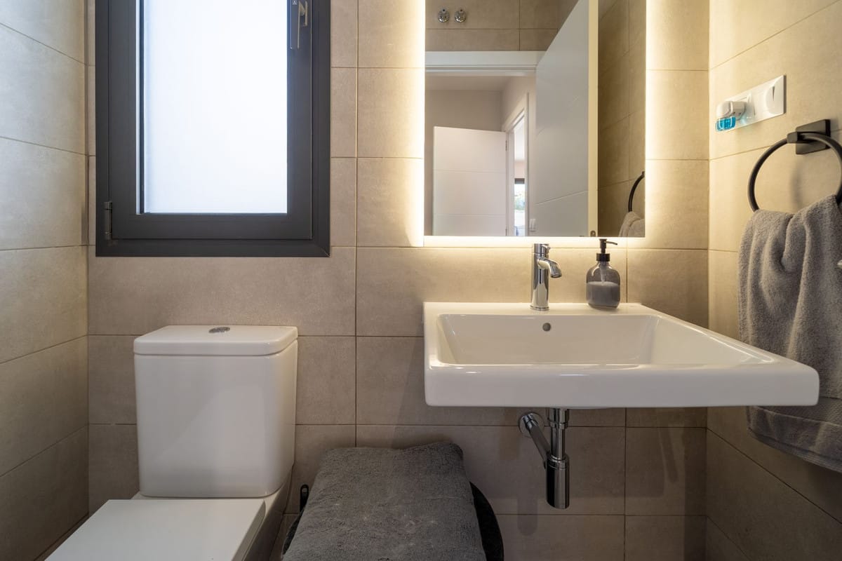 Nieuwe 3-slaapkamer halfvrijstaande villa in Riviera del Sol met zeezicht in Riviera del Sol - foto 19