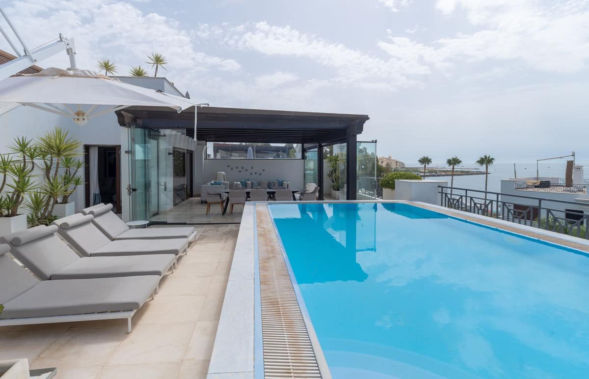 Drie-slaapkamer penthouse direct aan het strand in Estepona in Estepona - foto 8