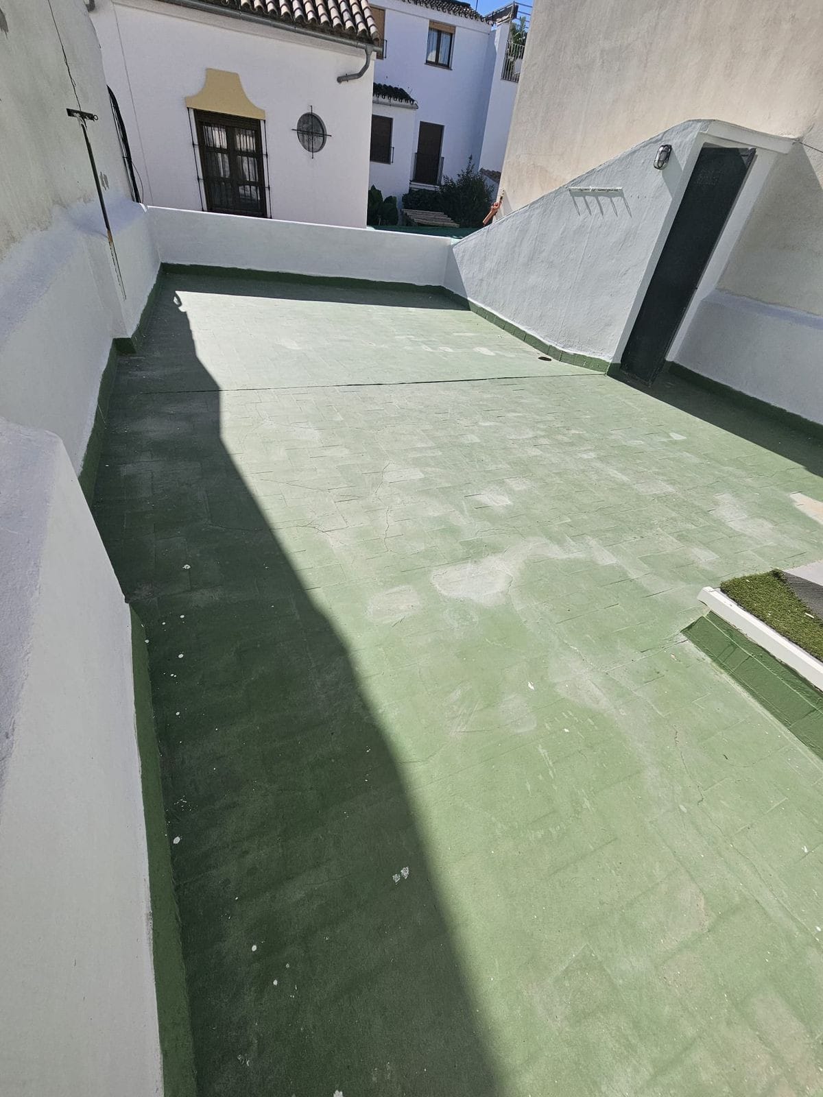 3-slaapkamer vrijstaande woning in Estepona centrum met solarium en ontwikkelingskansen in Estepona - foto 2