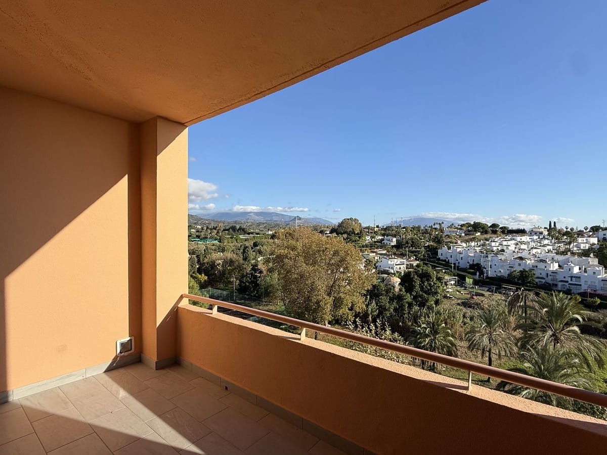 Drie-slaapkamer appartement in Estepona in Estepona - foto 2