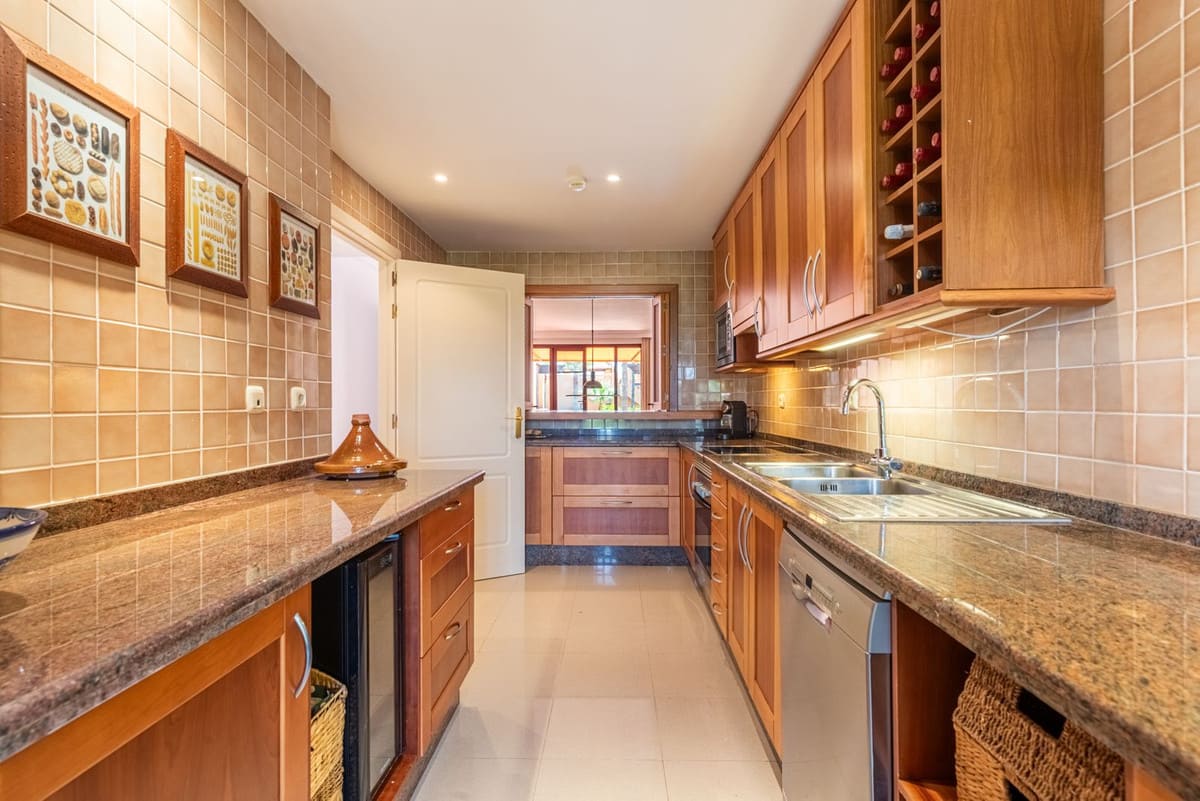 Penthouse aan het strand met solarium-terras in Bahía Alcántara, San Pedro de Alcántara in San Pedro de Alcántara - foto 18