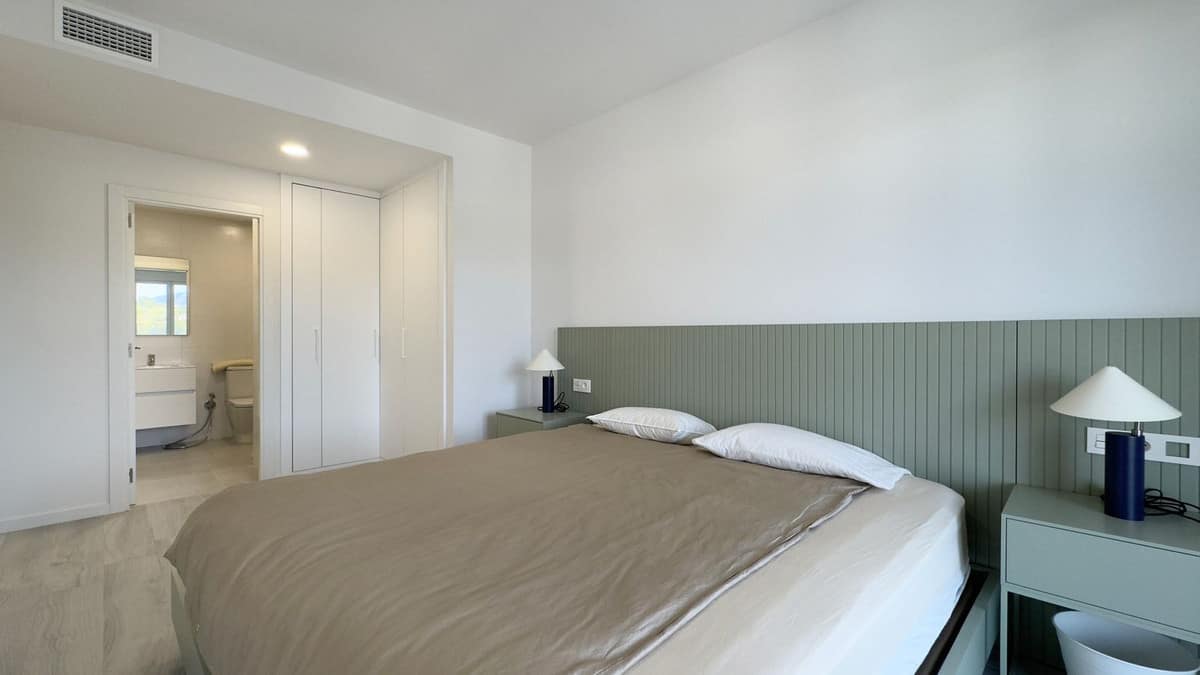 Gloednieuw drie-slaapkamerappartement in Nueva Andalucía in Nueva Andalucía - foto 18