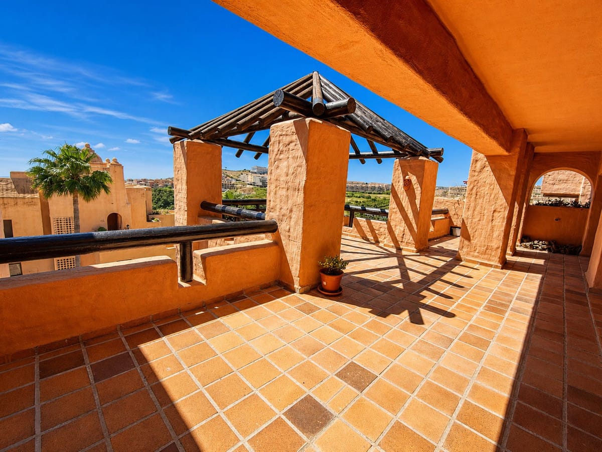 Spectaculair penthouse met zee- en golfbaanuitzicht in San Luis de Sabinillas in San Luis de Sabinillas - foto 2
