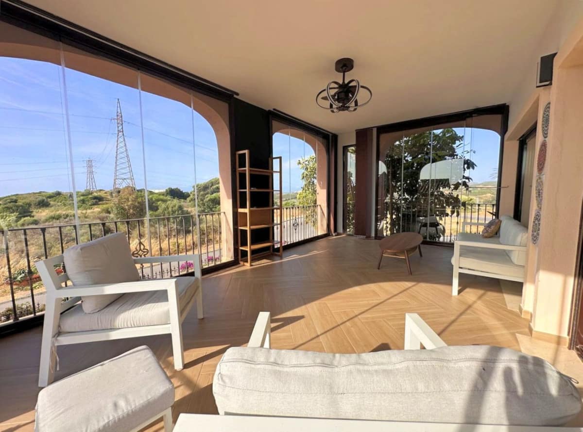 Ruime 5-slaapkamer villa in Estepona met panoramisch uitzicht in Estepona - foto 2