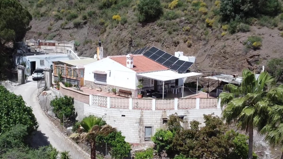 Huis met 3 slaapkamers in Sayalonga in Sayalonga - foto 3