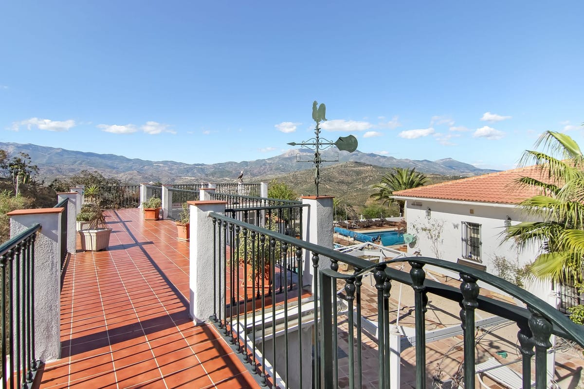 Finca met 3 slaapkamers in Guaro, Málaga in Guaro - foto 4