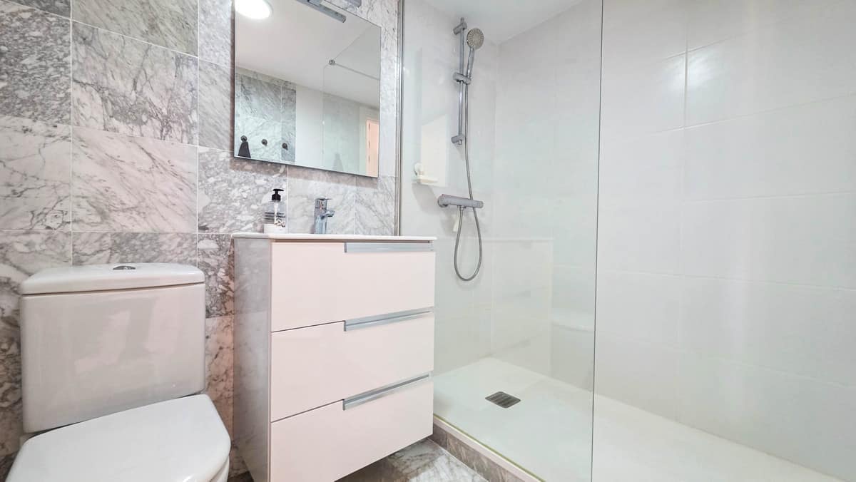 Rijwoning direct aan het strand met privé tuin in Manilva in Manilva - foto 15