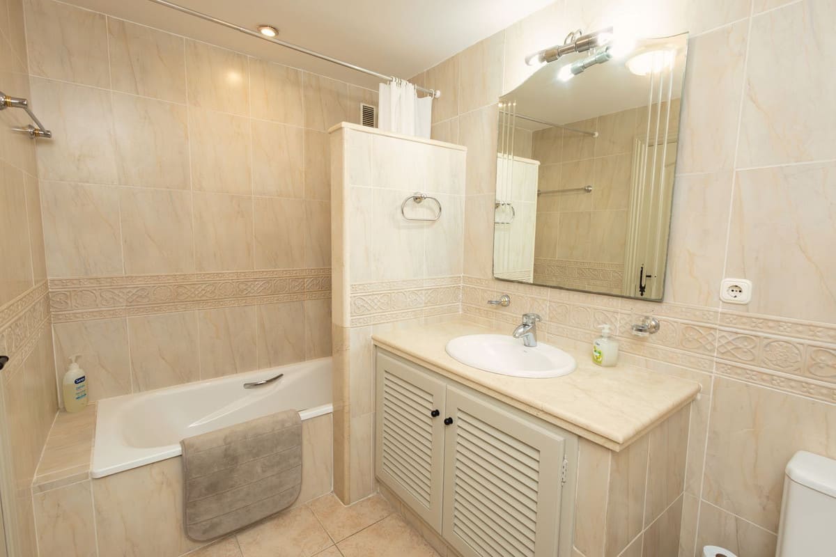 4-slaapkamerwoning in Riviera del Sol in Riviera del Sol - foto 12