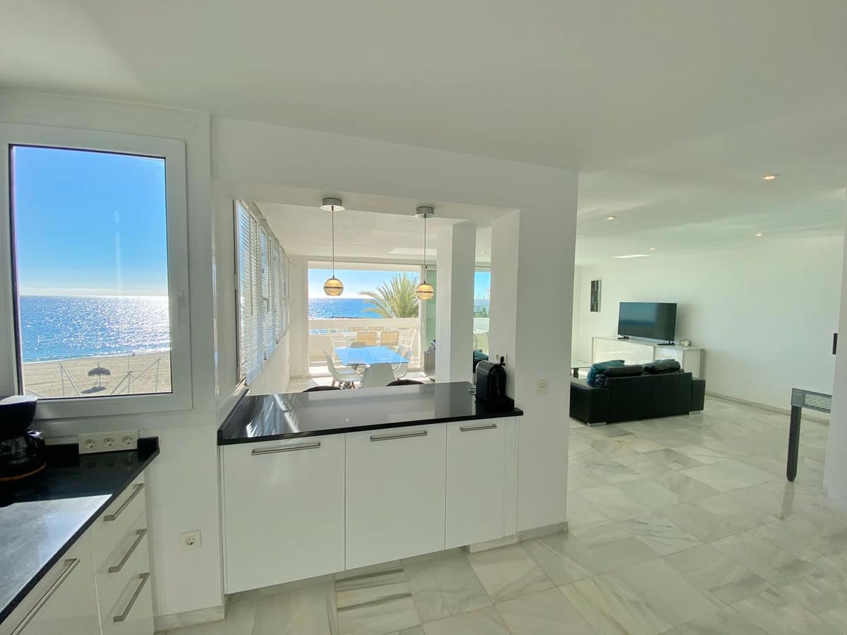 Drie-slaapkamer appartement aan het strand in Marbella in Marbella - foto 20