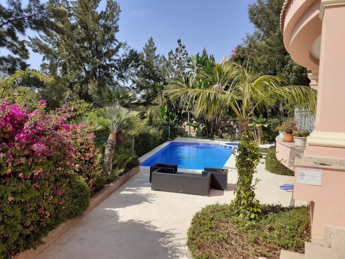 Villa met 4 slaapkamers in Estepona in Estepona - foto 12