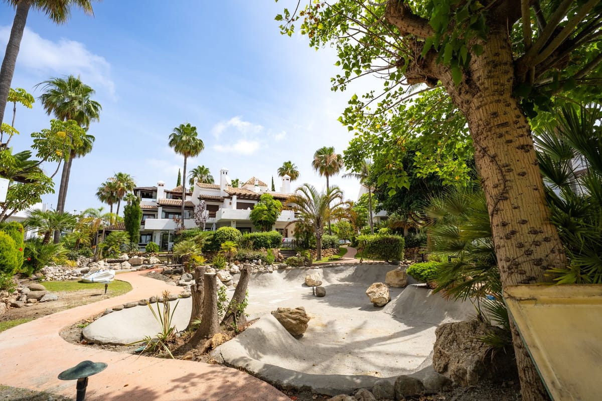 Drie-slaapkamer stadswoning in El Paraiso in El Paraiso - foto 8