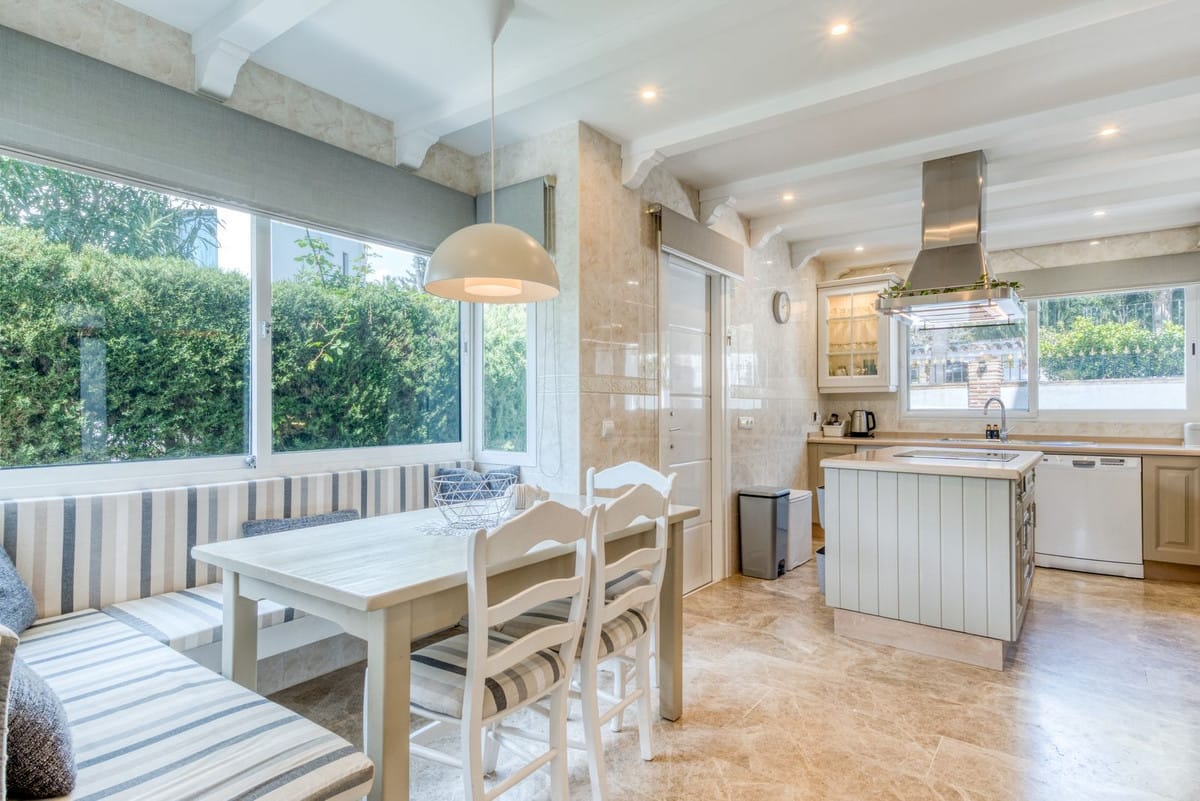 Vrijstaande villa met 4 slaapkamers in Calahonda in Calahonda - foto 7