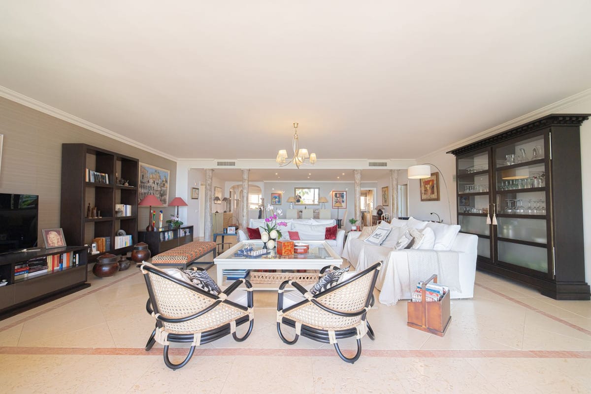 Ruim driekamer-subpenthouse met panoramisch zeezicht in Magna Marbella in Nueva Andalucía - foto 10