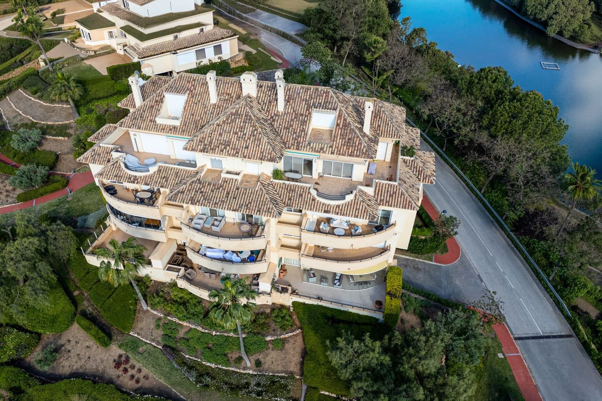 Drie-slaapkamer appartement in Elviria Hills in Elviria - foto 2