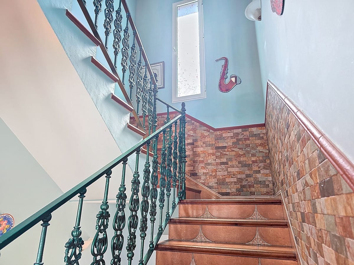 Prachtige villa met drie verdiepingen en spectaculair uitzicht in Canillas de Albaida in Canillas de Albaida - foto 17