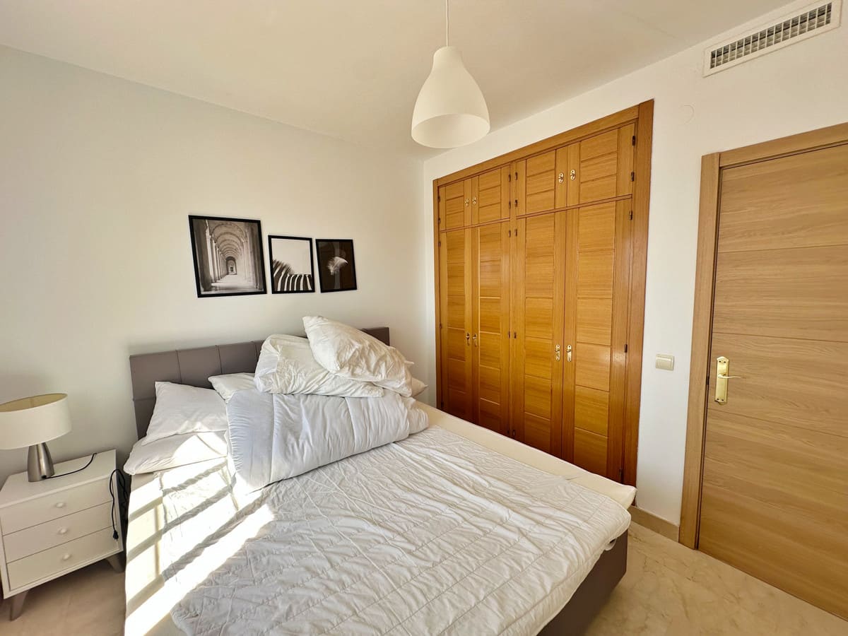 Ruime 3-slaapkamer villa in Benahavís, Puerto de Los Almendros, met panoramisch zee- en bergzicht in Benahavís - foto 9