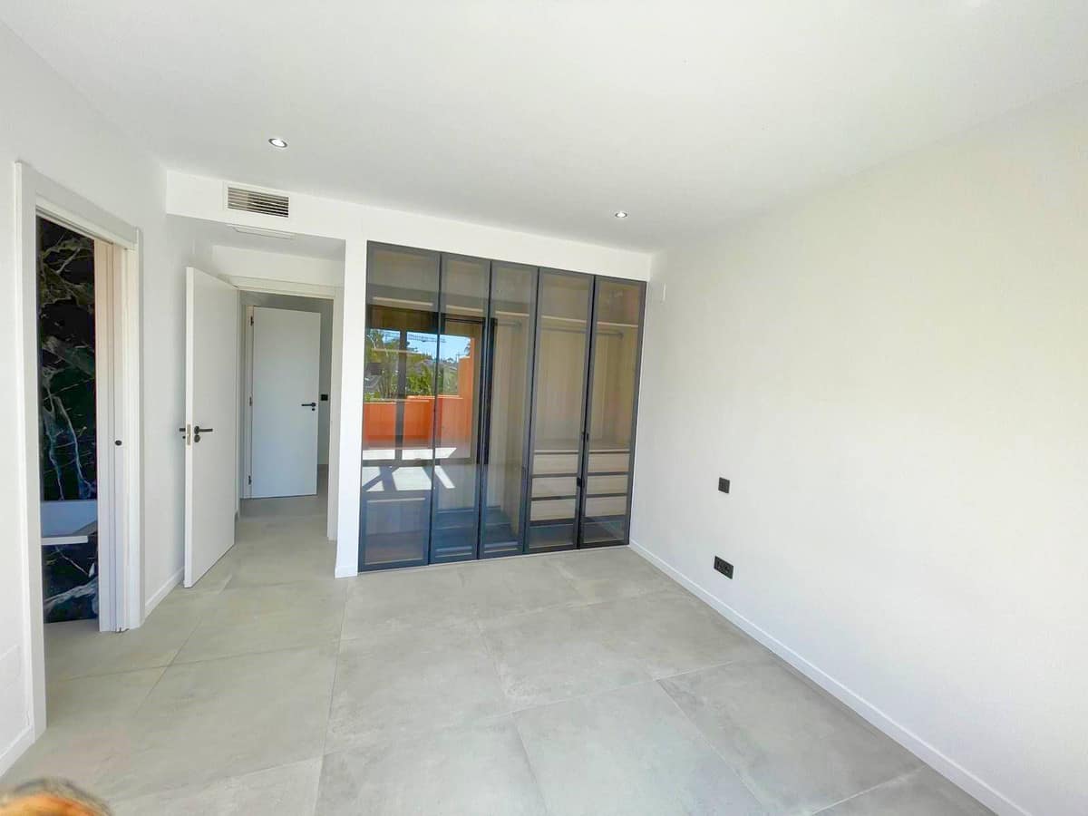 Gerenoveerde 3-slaapkamer stadswoning in El Paraiso (Málaga) in El Paraiso - foto 17