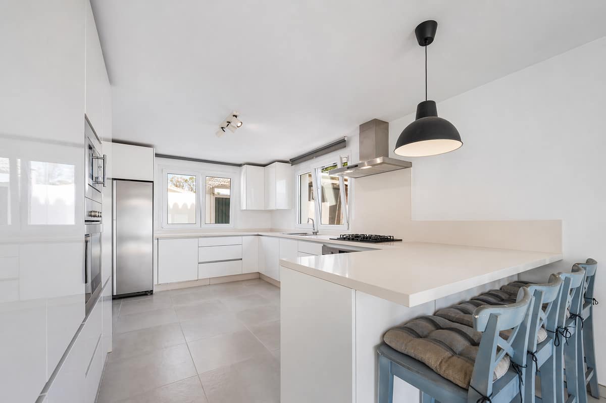 Moderne 3-slaapkamer villa in Estepona op loopafstand van het strand in Estepona - foto 7