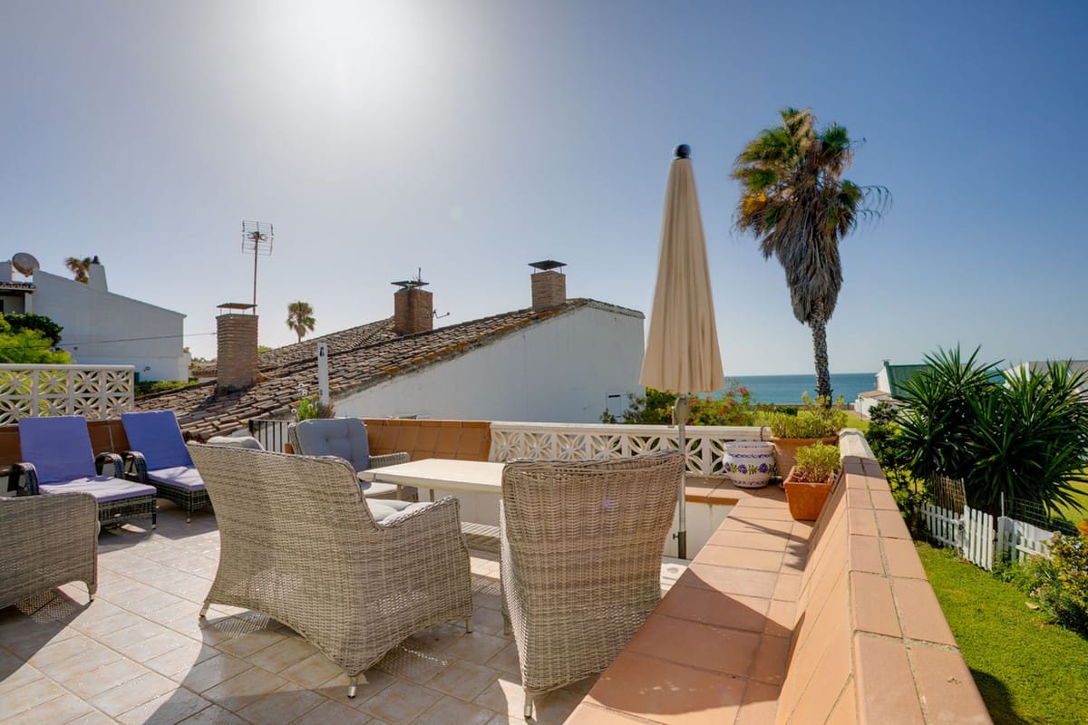 Charmante direct-aan-het-strand stadswoning met zeezicht in West Estepona in Estepona - foto 12