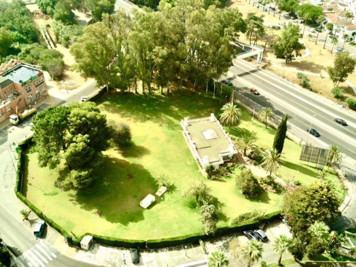 Kavel met kantoorgebouw te koop in Las Chapas, Málaga in Las Chapas - foto 2